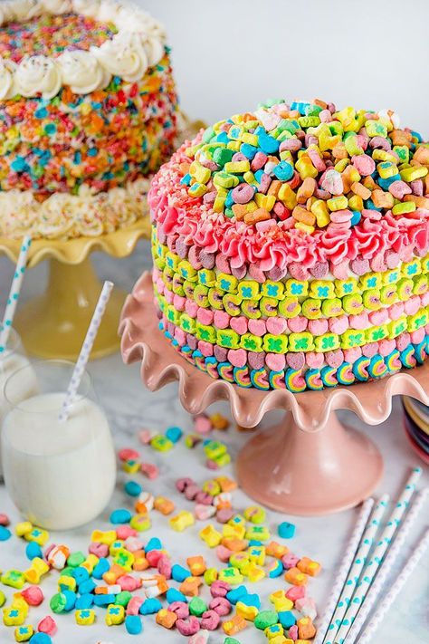 Lucky charms cereal party birthday cake idea #kidsbirthdayparty #kidsbirthdaypartyideas #girlbirthdayparty #girlbirthdaypartyideas #boybirthdayparty #boybirthdaypartyideas Lucky Charms Cake, Cereal Party, Rainbow Layer Cakes, Cake Liner, Magically Delicious, Marshmallow Treats, Magic Cake, Cool Cakes, Rainbow Cake