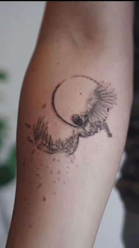 Fall Of Icarus Tattoo Simple, Icarus Tattoo Women, Erethreal Tattoos, Fallen Angel Tattoo Minimalist, Icuris Falling Tattoo Design, Icarus Tattoo Simple, Icarus Sketch, Reincarnation Tattoos, Icarus Tattoo Minimalist