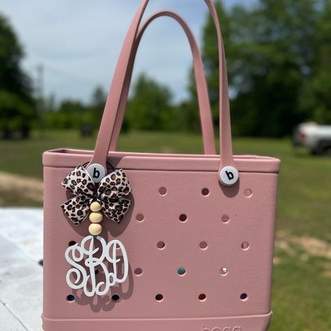 How To Style A Bogg Bag, Teacher Bogg Bag Ideas, Bogg Bag Decorating Ideas, How To Make Bogg Bag Charms, Swag Bag Ideas For Women, Diy Bogg Bag Charms, Bogg Bag Gift Basket, Boggs Bag, Bag Tassel Diy