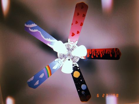 ceiling fan art \ vsco room inspiration !! 🤩 Fan Painting Ideas Ceiling, Ceiling Fan Painting Ideas, Fan Painting Ideas, Aesthetic Ceiling Fan, Diy Ceiling Fan, Aesthetic Ceiling, Door Paintings, Painted Bedroom Doors, Ceiling Fan Art