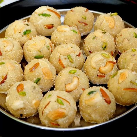 Rava Laddu Recipe, Rava Laddu, Rava Ladoo, Laddu Recipe, Fudge Recipe, Henna (mehndi) Design, Fudge Recipes, Fudge, Cooking And Baking