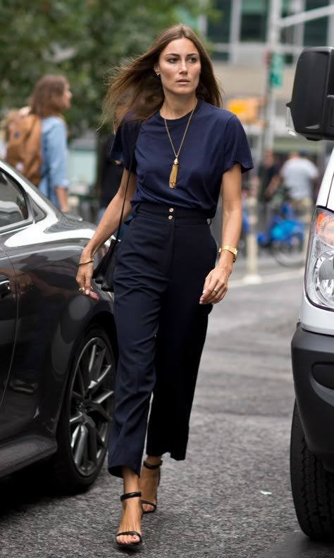 Street Syle: 70 MAJOR Outfit Ideas to Steal from New York Fashion Week Fall 2015 Fashion Week Outfit Ideas, Fashion Week Outfit, New York Street Style, New York Fashion Week Street Style, Cooler Look, Looks Street Style, Autumn Street Style, Business Outfit, Tshirt Outfits