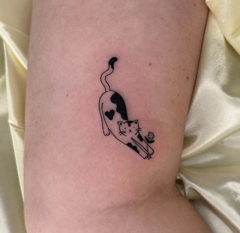 Calico Cat Tattoo, Cat Tatto, Cute Tiny Tattoos, Black Ink Tattoos, Calico Cat, Matching Tattoos, Cat Tattoo, Tiny Tattoos, Inspirational Tattoos