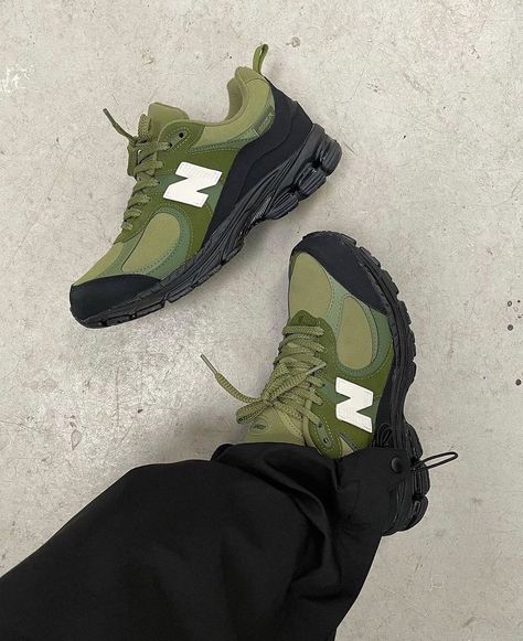 • UniformDisplay 🌐📁 on Instagram: “The Basement x New Balance 2002R ‘Moss Green’ 🪖 dropped on 26th June 2022” New Balance Trainers, New Balance 2002r, Pretty Shoes Sneakers, Funky Shoes, Shoes Sneakers Nike, Street Fashion Men Streetwear, Green Sneakers, Shoe Inspo, June 2022