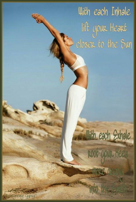 With each Inhale - lift your Heart closer to the Sun ~ With each Exhale - root your Heels more deeply into the Earth ॐ Namasté ॐ Photo Yoga, Yoga Nature, Yoga Photoshoot, Ashtanga Vinyasa Yoga, Sport Food, Yoga Pictures, Sup Yoga, Yoga Photos, Yoga Outfits