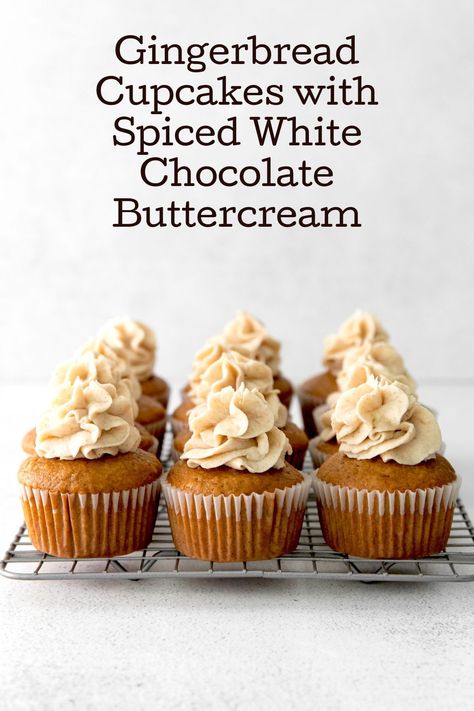 Make delicious gingerbread cupcakes with spiced white chocolate buttercream frosting! This recipe is perfect for Christmas baking. Gingerbread Cupcakes With White Chocolate Frosting, Easy Gingerbread Cupcakes, Christmas Cupcake Flavors, Gingerbread Buttercream, Gingerbread Latte Cupcakes, White Chocolate Buttercream Frosting, Gingerbread Dessert, Chocolate Buttercream Icing, White Chocolate Frosting