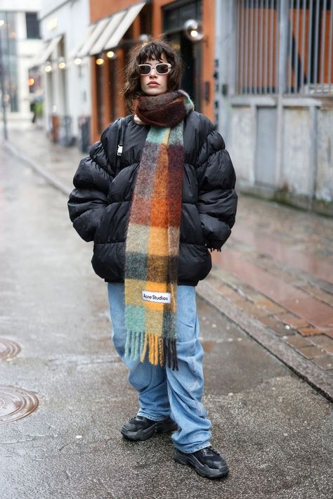 Ny Street Style 2022 Winter, Swedish Outfit Street Style Winter, Street Style Vogue, Danish Style Fashion Copenhagen, Cope Hagen Street Style, Street Style Fashion Week Winter 22/23, Copenhagen Winter Fashion, Acne Studios Street Style, Copenhagen Winter Outfit