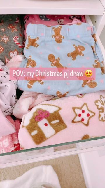 Where To Get Christmas Pjs, Pink Christmas Pjs, Cute Christmas Pjs, Christmas Pajamas Aesthetic, Preppy Xmas, Christmas Sleepover, Cute Christmas Pajamas, Girly Christmas Gifts, Cute Christmas Ideas