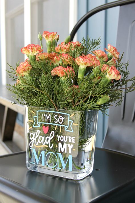 Ginger Snap Crafts: Personalized Vase with Cricut {tutorial} + a Huge Cricut Mother’s Day Giveaway Mothers Day Gifts Made With Cricut, Cricut Projects For Mom Gift Ideas, Mother’s Day Diy Gifts To Sell, Mother Day Cricut Ideas, Mother’s Day Gifts Cricut, Cricut Mothers Day Projects, Mothers Day Cricut Projects To Sell, Mother’s Day Crafts To Sell, Mother’s Day Cricut