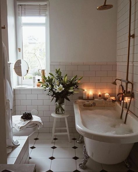 Soaker Tub With Shower Combo, Clawfoot Tub Shower Combo, Soaker Tub Shower Combo, Cozy Bathtub, Bath Tub Aesthetic, Clawfoot Tub Ideas, Clawfoot Tubs, Pretty Bathrooms, Tub Ideas