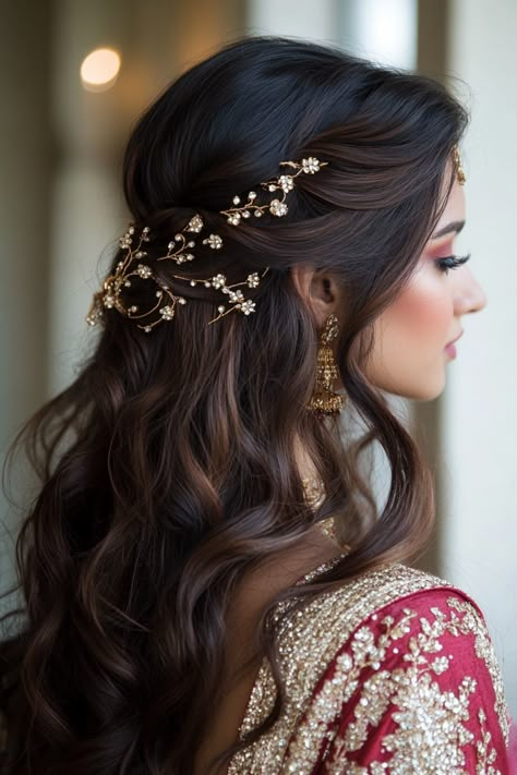 Hairstyles For Bride For Reception, Indian Mehendi Hairstyle, Hair Braid For Wedding, Sangeet Makeup And Hair, Hairstyles For Weddings Indian Bride, New Wedding Hairstyles, Hairstyles Braids For Wedding, Hairstyle In Short Hair For Wedding, Hair Do For Engagement