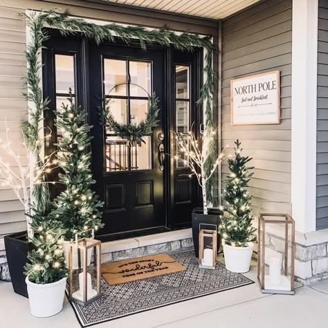 50+ Stunning Christmas Front Porch Decor Ideas! - Prada & Pearls Winter Front Porch Decor, Winter Front Porch, Christmas Entryway, Front Door Christmas Decorations, Winter Porch, Christmas Front Porch, Classy Christmas, Christmas Front Doors, Christmas Porch Decor