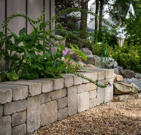 How great does this raised garden look? #raisedgardens Small Retaining Wall Ideas Flower Beds, Small Garden Retaining Wall, Modern Flower Bed, Pebble Patio, Front Yard Flower Bed, Seating Wall, Concrete Decoration, Flower Bed Decor, Wall Gardens