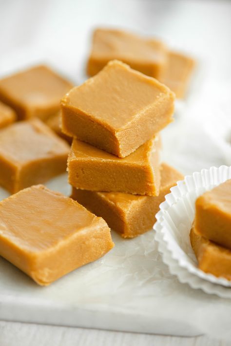 Leche Quemada Recipe, Milk Candy Recipe, Mexican Fudge, Mexican Candies, Mexican Sweets, Food Authentic, Mexican Desserts, Goat Milk Recipes, Milk Candy