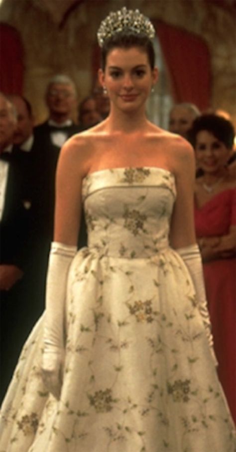 Anne Hathaway as Princess Mia, Princess Diaries Princess Diaries Dress, Princess Diaries 1, Princess Diaries 2, The Princess Diaries, Lauren Graham, Princess Diaries, Julie Andrews, Iconic Dresses, Mia 3