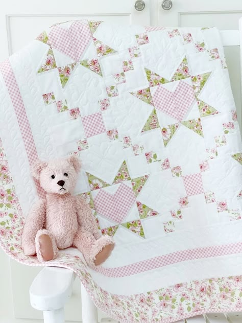 Baby Quilt Patterns PDF Easy Quilting Patterns Heart Quilt - Etsy Zoo Animal Quilt Pattern, Pink Quilts Ideas, Girly Quilts, Baby Girl Quilt Patterns, Easy Quilting Patterns, Girl Quilts Patterns, Shabby Chic Quilts, Kid Quilts, Pink Quilt