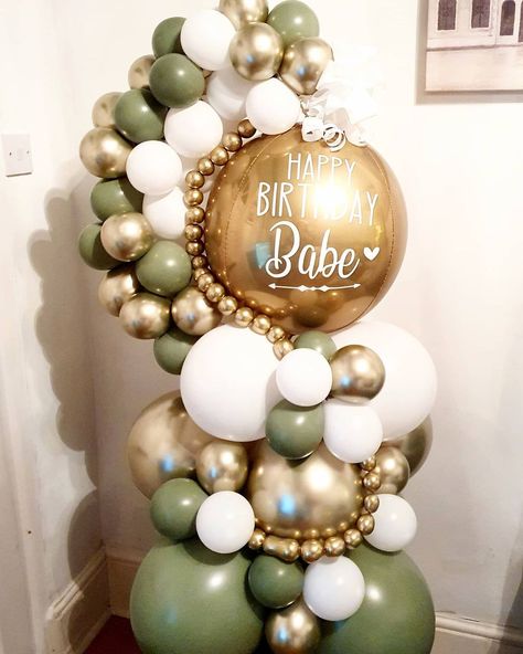 The Glitzy Balloon Company on Instagram: “Orbz bouquet in gorgeous green, white and golds 🎈 #bubblebouquet #bubbleballoon #personalisedbubble #personalisedorbz #happybirthday…” Bouquet Green, Balloon Company, Gift Bouquet, Bubble Balloons, Balloon Decor, Balloon Art, Balloon Bouquet, Baby Shower Balloons, Party Inspiration