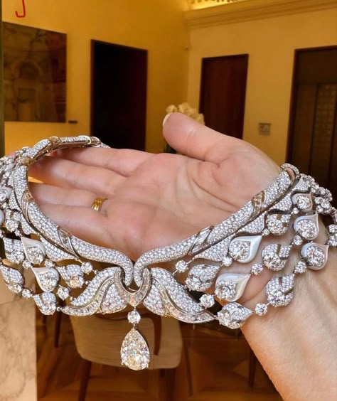 Vintage Royal Jewelry, Cartier Necklace Diamond, Most Expensive Jewelry, Bvlgari Jewelry, Jewellery Design Sketches, Expensive Jewelry Luxury, Fancy Jewellery Designs, Diamond Jewelry Designs, Jewelry Accessories Ideas