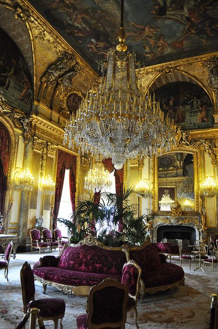 Napoleon's apartment at the Louvre ~ none of my apartments have ever looked like this... Luxury Hotels Paris, Louvre Palace, Louvre Paris, Napoleon Iii, Paris Hotels, Beautiful Architecture, Amazing Architecture, Versailles, Luxury Hotel