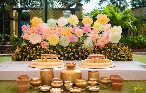 Sunflowers, Organza blooms and a hint of tropical paradise- the perfect blend for Vineeth and Bhavya’s beautiful Haldi Ceremony! 💛 ⁣ ⁣ Vineeth x Bhavya⁣ ⁣ Event planned and executed by @yellowplanners⁣ Photography: @vijayeesamandco Tropical Haldi Decor, Decoration Ideas Haldi, Haldi Stage, Haldi Function Decoration, Haldi Backdrop, Haldi Decorations, Banana Leaf Decor, Mehndi Decoration, Haldi Decoration Ideas