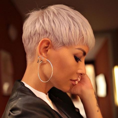 Fabulous Pixie On @fanniewilkens | Instagram Cortes De Pelo Corto Mujer, Pixie Bob Haircut, Edgy Short Hair, Undercut Pixie Haircut, Blonde Pixie Cuts, Short Pixie Haircuts, Short Pixie Cut, Haircut For Thick Hair, Short Blonde