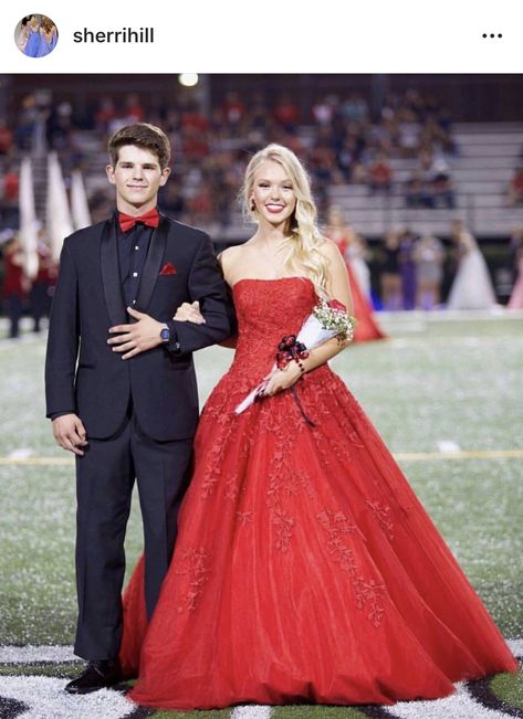 Homecoming Red Dress Couple, Red Homecoming Couple, Red Hoco Couple, Prom Couples Red, Red Prom Dress Couple, Red Prom Couple Outfit, Red Prom Couple, Prom Couples Outfits, Homecoming Couple