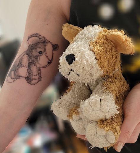 A figure holding a small puppy stuffed animal with a tattoo on other arm of said stuffed animal Stuffed Animal Tattoo, Teddy Photos, Jam Jam, Cute Tattoo, Party Tattoos, Bunny Tattoos, Cartoon Character Tattoos, Bear Tattoos, Rabbit Tattoos