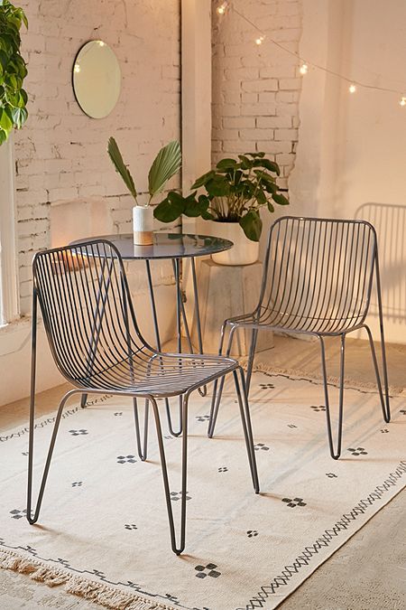 Metal Patio Chairs, Little Spaces, درج السلم, Coffee Shop Concept, Bistro Table Set, Iron Patio Furniture, Bistro Furniture, Wood Patio Furniture, Outdoor Patio Set