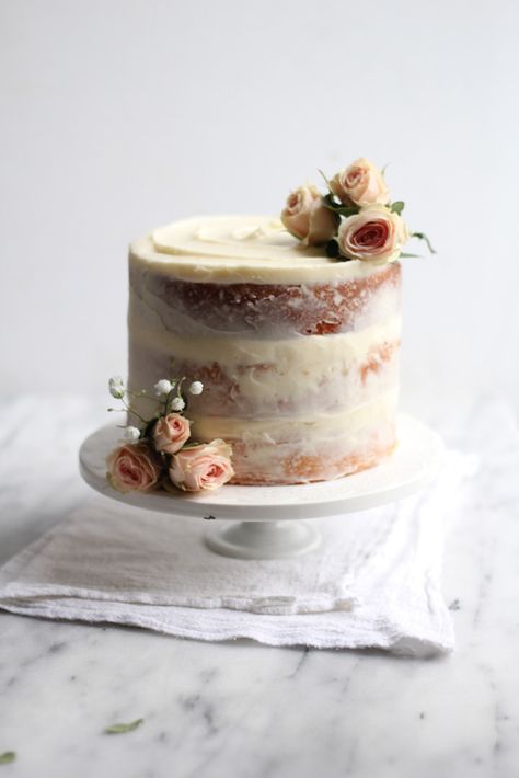 Naked Banana Cake Bridesmaids Luncheon, Country Wedding Cakes, Torte Cupcake, Homemade Wedding, Wedding Cake Recipe, Naked Cakes, Homemade Cake Recipes, Rustic Cake, Cake Trends