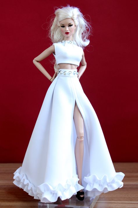 Recycled Dress, Bride Dress Simple, Barbie Wedding Dress, Diva Dress, Barbie Wardrobe, Diy Barbie Clothes, Barbie Fashionista Dolls, Lehenga Designs Simple