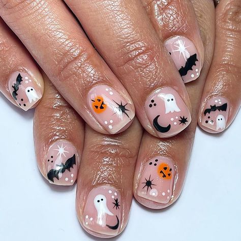 Amber Nail, Nails Extra Short, Dead Nails, Glossy Acrylic Nails, Halloween Manicure, Halloween Press On Nails, Halloween Acrylic Nails, Holiday Nail, Little Ghost