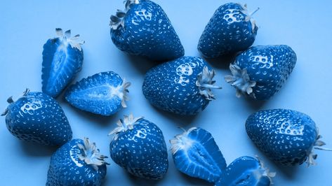 "Blue Strawberry" sounds like a hipster boutique or a trendy new vegan restaurant. But are blue strawberries a real plant that you can grow? Blue Strawberry Aesthetic, Strawberry Seungmin, Chill Images, French Supermarket, Blue Strawberries, Wallpaper Aesthetic Pastel, Blue Foods, Purple Strawberry, Blue Moodboard