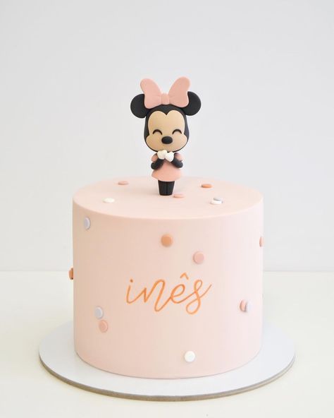 Amor à Colher | Cake Design op Instagram: "Chloé 🌼" Mickey Mini Cake, Mickey And Minnie Cake Ideas, Pastel Mini Mouse, Easy Minnie Mouse Cake, Pastel Mimi, Baby Minnie Mouse Cake, Pastel Minnie Mouse, Birthday Cake Mickey Mouse, Mickey Mouse Ideas