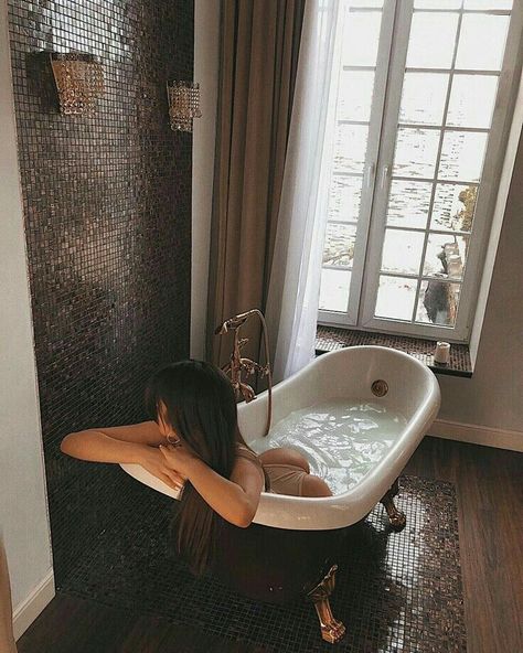 Bath Tub Photo Ideas, Claw Tub Photoshoot, Bathtub Budoir, Clawfoot Tub Photoshoot, Bathtub Bourdier Photoshoot, Bathroom Photoshoot Ideas, Bathtub Women, Bubble Bath Photography, Bathtub Photoshoot