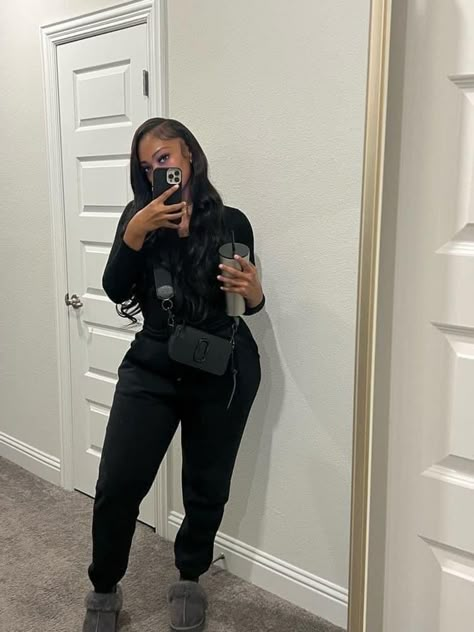 Rainy Day Lounge Wear, Club Outfits Comfy, Fall Outfits Blackgirl Baddie, Chill All Black Outfit, Fly Girl Outfits Black Women Winter, Fall/winter Outfits Blackgirl, College Outfits Black Women Winter, Cute Outfits Fall Black Women, Basic Fall Outfits Black Women