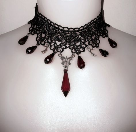 Vampire Costume Aesthetic, Victorian Goth Jewelry, Punk Jewelry Diy, Victorian Vampire Costume, Vampire Wedding, Emo Jewelry, Modern Vampires, Vampire Necklace, Vampire Jewelry