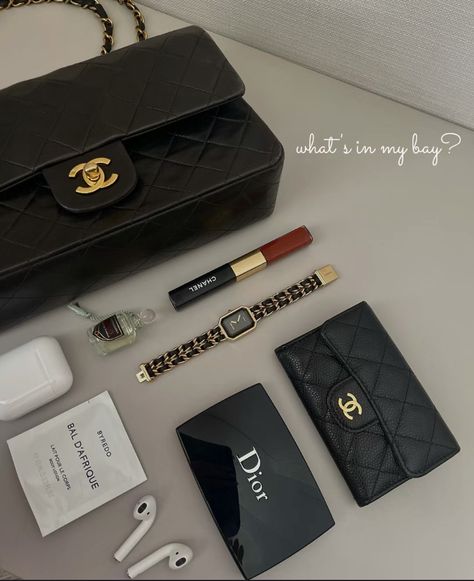 Everyday Bag Essentials, What's In My Purse, Inside My Bag, Purse Essentials, Handbag Essentials, What In My Bag, Bag Essentials, Crystal Beads Bracelet, Old Money Aesthetic