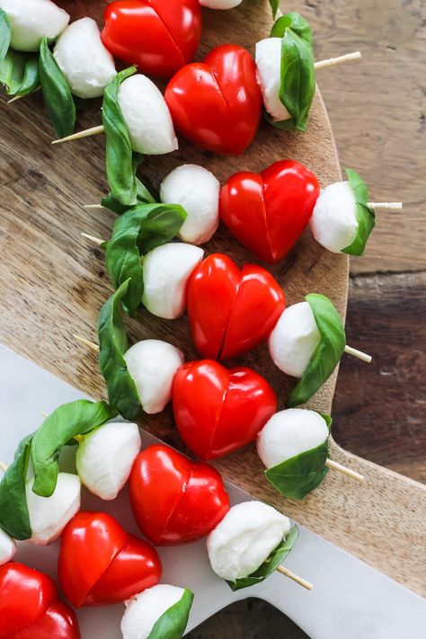 Valentines Party Food, Heart Shaped Food, Caprese Skewers, Light Appetizers, Heart Shaped Valentines, Valentine Dinner, Valentines Day Dinner, Valentines Day Food, Charcuterie Recipes