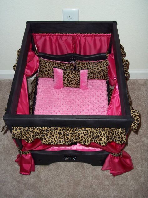 Cute leopard & pink baby bed Cribs Baby, Baby Bouncers, Gift Ideas For Anyone, Graco Baby, Nursery Items, Seek Happiness, Amazon Baby, Shoes Girl, Baby Gates