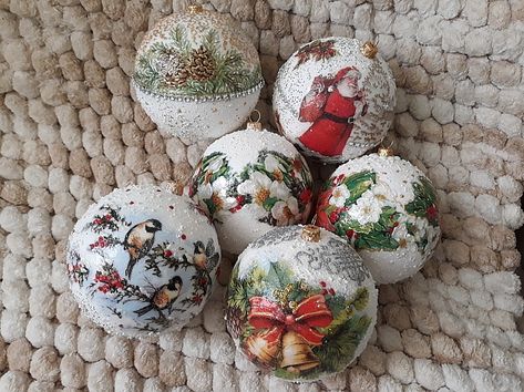 Christmas Balls, decoupage JoannaY. Handpainted Christmas Ornaments, Christmas Decoupage, Diy Christmas Ornaments Easy, Christmas Crafts Diy, Diy Christmas Ornaments, Christmas Balls, Crafts Diy, Diy Christmas, Christmas Time