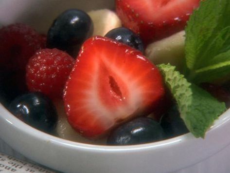 Get Ingrid Hoffmann's Berry Mint Salad Recipe from Food Network Mint Salad Recipes, Berry Salad Recipe, Berry Fruit Salad, Blueberry Mint, Berry Salad, Mint Salad, Fruit Cobbler, Strawberry Salad, Very Berry