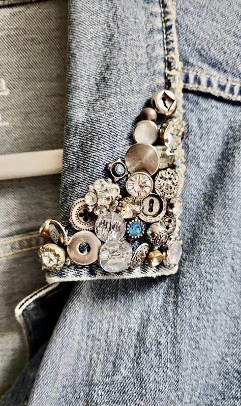 Sew On Rhinestones, Altered Clothing, Rhinestone Clothes Diy, Jean Jacket Diy, Denim Crafts Diy, Denim Art, Upcycle Clothes Diy, Diy Jacket, Embellished Jeans