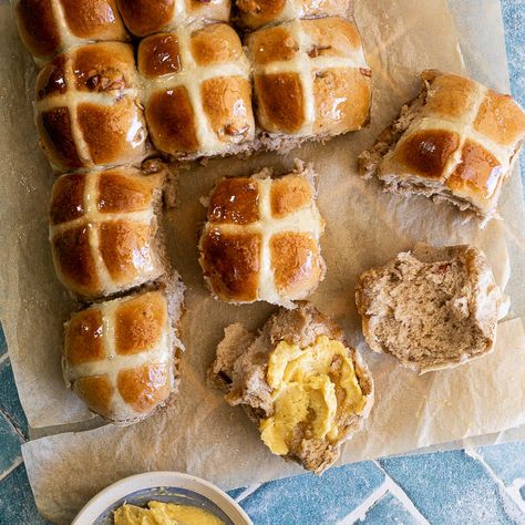 Pecan maple hot cross buns Apple Cinnamon Hot Cross Buns, Spiced Buns, Mary Berry Hot Cross Buns Recipe, Hot Cross Bun Flavours, Ostara Hot Cross Buns, Simple Delicious Recipes, Simple Sugar Syrup, Cross Buns Recipe, Hot Cross Buns Recipe