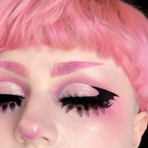 ✨ pastel goth,,, shared by number four on We Heart It Maquillage Goth, Pastel Goth Makeup, Drag Make-up, Punk Makeup, Scene Girl, Makeup Soft, Alt Makeup, Number Four, Graphic Makeup