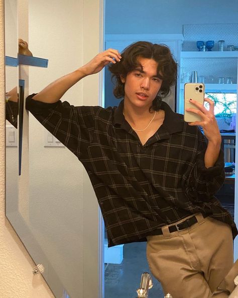 conan gray updates on Twitter: "IG | conangray: “what’s up” (12/16)… " Conan Gray Aesthetic, Gray Aesthetic, Conan Gray, X Reader, Sneak Peak, Look Cool, Singers, Music Artists, Pretty People