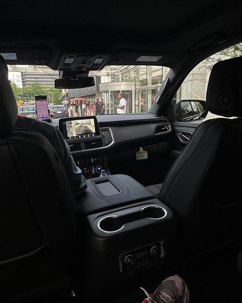 Nice Car Interior Aesthetic, Uber Aesthetic, Rich Wife, Uber Black, Cars Jeep, Black Truck, Dream Vision Board, Airport Photos, Future Cars