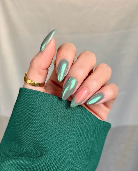 Winter Acrylic Nail Colors 2023 – 2024 21 Ideas: Embrace the Season with Style Mint Green Nails, Nagellack Trends, Chrome Nails Designs, Winter Nails Acrylic, Nail Colors Winter, Pearl Nails, Soft Nails, Nail Swag, Chic Nails