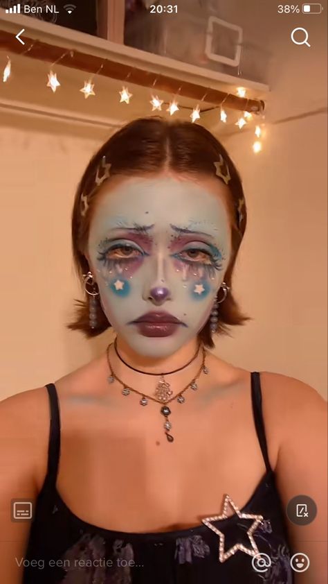 Cool Fun Makeup Looks, Clown Looks Makeup, Star Clown Makeup, Crazy Makeup Looks Creative, Glam Clown Makeup, Face Painting Designs Creative, Cool Makeup Looks Creative, Pretty Clown Makeup, Clown Core Makeup