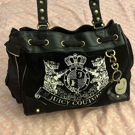 Juicy couture daydreamer bag Juicy Couture Bag Aesthetic, Juicy Couture Outfits, Juicy Couture Aesthetic, Juicy Couture Daydreamer Bag, Thrift Inspiration, Juicy Couture Daydreamer, Trashy Y2k Aesthetic, Juicy Couture Clothes, Descendants Dr