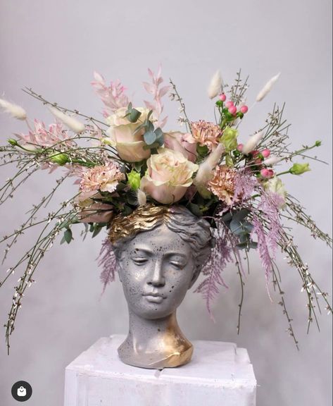 Head Planter Ideas, Floral Sculpture, Head Vase With Flowers, Ceramic Head Vase, Skull Vase With Flowers, Head Vase Ceramic, Head Vases Vintage, Floral Headdress, Mannequin Art